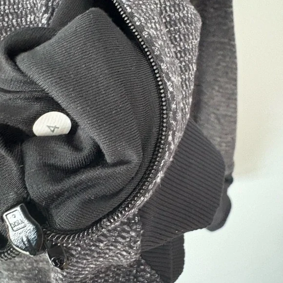 Lululemon Run: Runderful 1/2 Zip Pullover - Picture 15 of 15